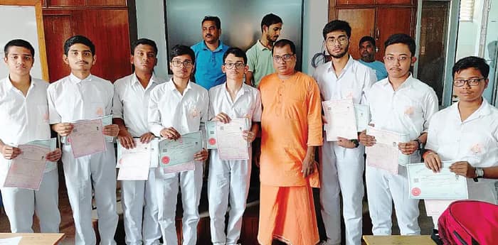 মাধ্যমিকে নজরকাড়া ফল মালদহেরও, খুশি শিক্ষামহল, প্রথম দশে জেলার পাঁচ পড়ুয়া