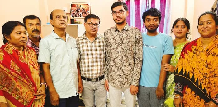 একান্নবর্তী পরিবারে বড়ো হয়ে মাধ্যমিকে সপ্তম স্বর্ণাভ