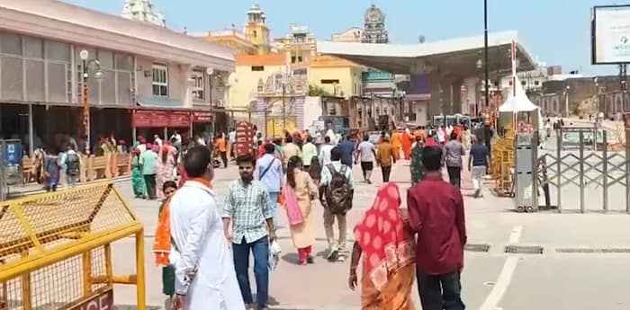 অযোধ্যার রাম মন্দিরে দর্শনার্থীদের ব্যাপক ভিড়