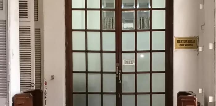 বিধানসভায় বসল নতুন মুখ্যমন্ত্রীর নামের ফলক