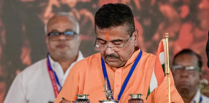 ময়দানের টেন্টেই বৈঠক মুখ্যমন্ত্রীর, বদলাচ্ছে প্রশাসন
