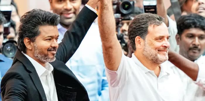 থলাপতি থেকে মুথালভার, ছক ভাঙা পথে হেঁটে মুখ্যমন্ত্রী বিজয়, শপথ অনুষ্ঠানে নজর কাড়লেন ‘বান্ধবী’ তৃষা