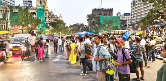 ‘রাস্তায় বাস চাই’, স্থায়ী চাকরি, অন্নপূর্ণা ভাণ্ডারের প্রতিশ্রুতির বাস্তবায়ন চায় জনতা