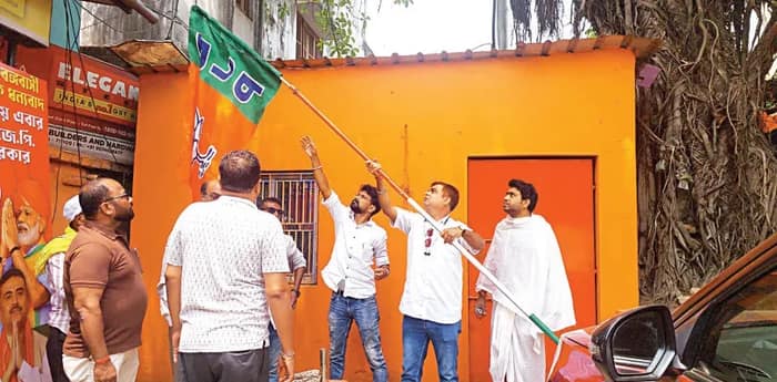 তালাবন্ধ দোকান খুলে দিল বিজেপি ফেরানো হল তৃণমূল কার্যালয়ও