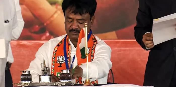 জ্যোতিপ্রিয়, রথীনের পর এবার অশোক কীর্তনিয়া, রাজ্যের খাদ্যমন্ত্রী ফের উত্তর ২৪ পরগনা থেকেই