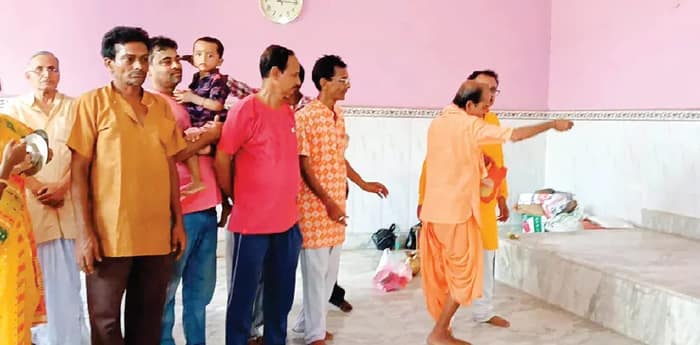 গঙ্গাজল ও হরিনাম সংকীর্তনের মাধ্যমে ‘শুদ্ধিকরণ’ লাভপুরের লক্ষ্মী মন্দিরে