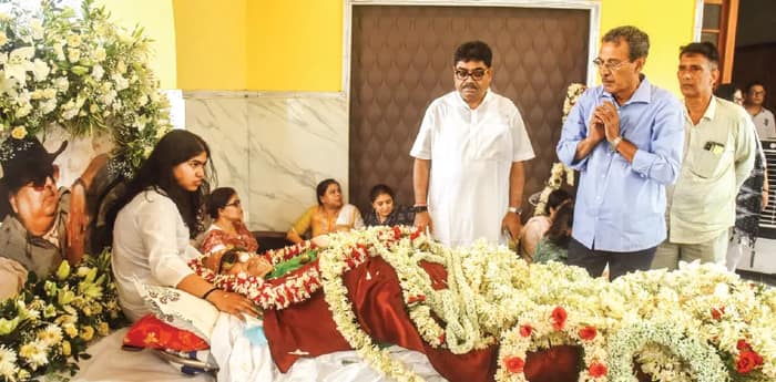 চোখের জলে টুটু বসুকে বিদায় ময়দানের