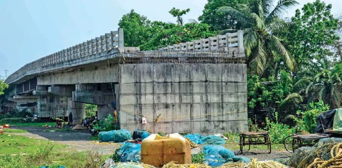 ১১ বছরেও শেষ হয়নি সেতু তৈরির কাজ, ক্ষোভ বাড়ছে কাকদ্বীপবাসীর