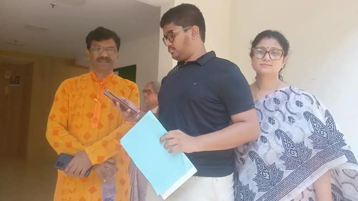 মহাকাশ বিজ্ঞানী হতে চায় উচ্চ মাধ্যমিকে প্রথম আদৃত, শুভেচ্ছা মুখ্যমন্ত্রীর