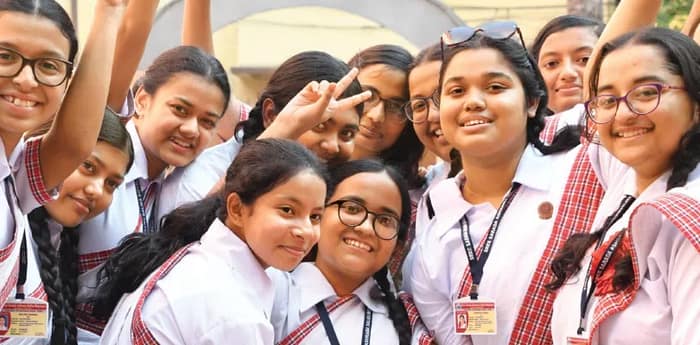 উচ্চ মাধ্যমিকে দাপট মিশনের, প্রথম নরেন্দ্রপুরের আদৃত, পাশের হারে টেক্কা মেয়েদের