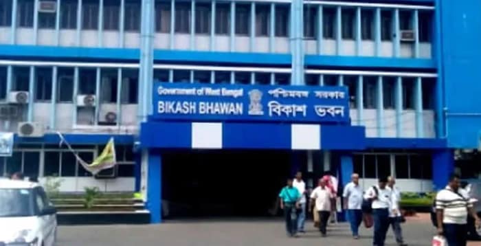 সচিব পদ থেকে সরানো হল প্রাক্তন মন্ত্রীর মেয়েকে, থেকে গেলেন সভাপতি