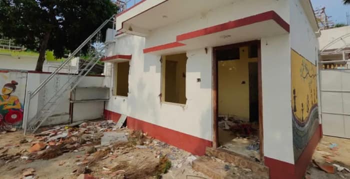 পট পরিবর্তন হতেই জাহাঙ্গির ঘনিষ্ঠ তিন তৃণমূল নেতার রিসর্টে ভাঙচুর, ফলতায় ভাঙা পার্টি অফিস দেখতে থমকাচ্ছে যানবাহন