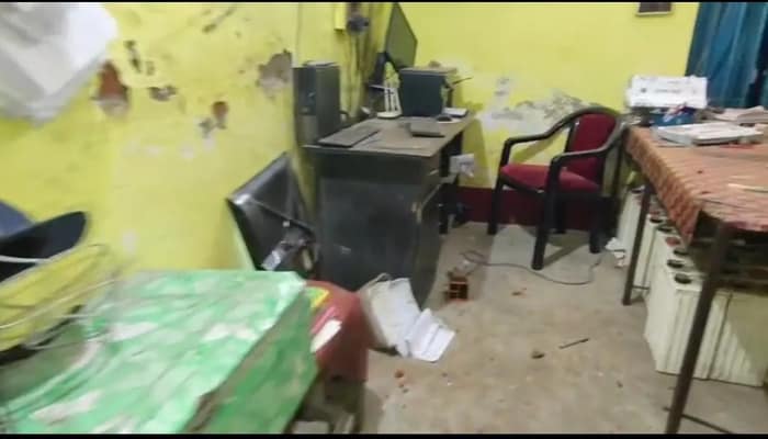 আসানসোল উত্তর থানার অন্তর্গত জাহাঙ্গীর মহল্লা ফাঁড়ি ভাঙচুর