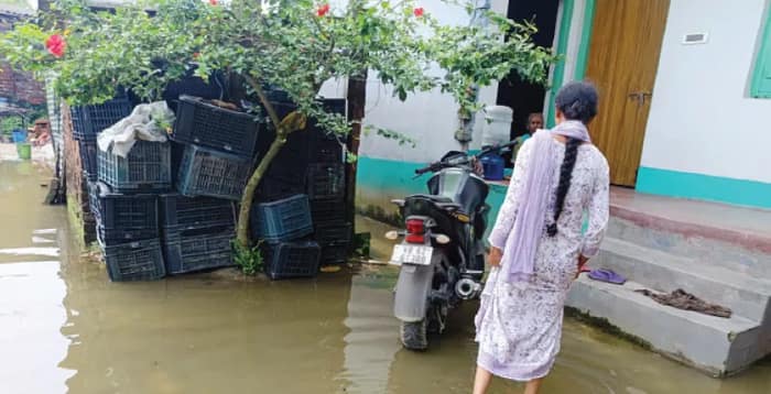 বৃষ্টি হলেই জল ঢোকে ঘরে, তৃণমূল কাউন্সিলারের ভূমিকায় ক্ষুব্ধ দিঘিপাড়া
