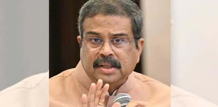 নিট পরীক্ষার প্রশ্নফাঁস: কেন্দ্রীয় শিক্ষামন্ত্রীর বিরুদ্ধে স্বাধিকার ভঙ্গের নোটিস কংগ্রেসের