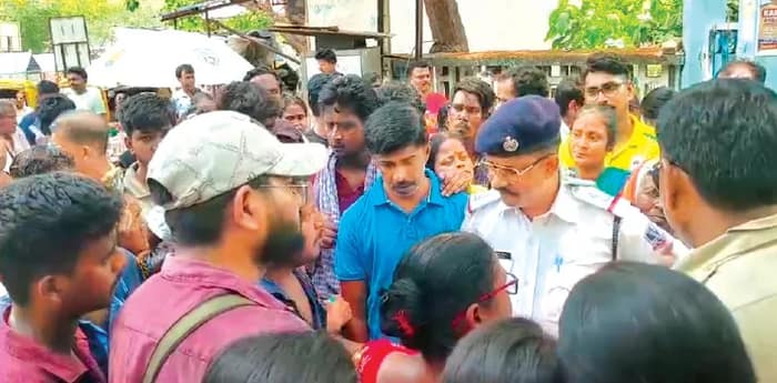 ভ্যাকসিনের অভাবে উত্তাল দুর্গাপুর মহকুমা হাসপাতাল
