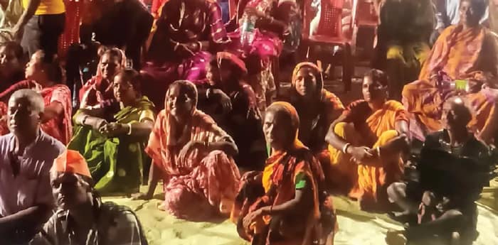 ফলতাই এখন বিজেপির পাখির চোখ, মহিলা ভোট টানতে চলছে চাটাই বৈঠক
