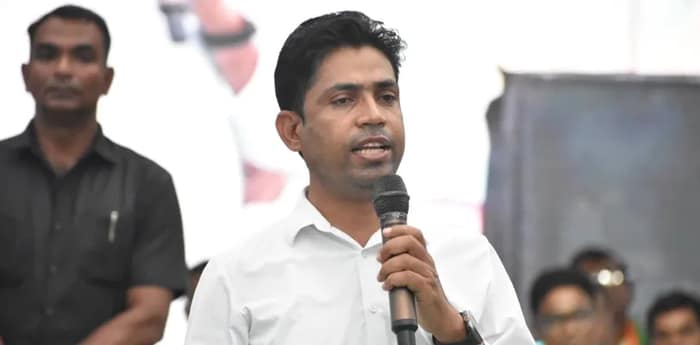 আদালতে স্বস্তি জাহাঙ্গিরের, অফিসের দরজায় ‘কাটমানি’ পোস্টার
