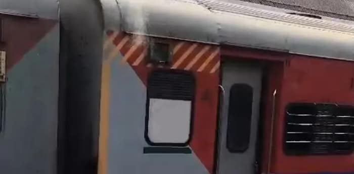 মিথিলা এক্সপ্রেসের কামরায় আগুন, হাওড়া স্টেশনে আতঙ্ক