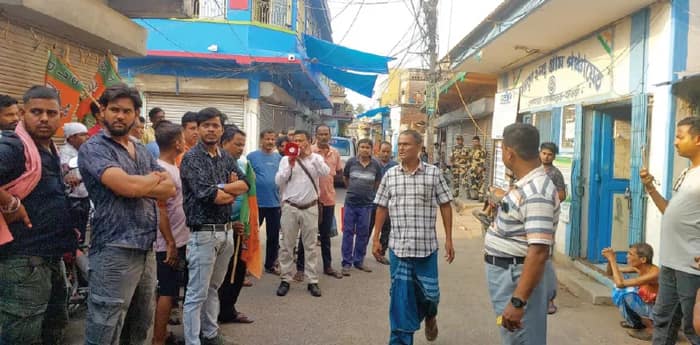 মধ্য হাওড়ায় ৪ নং বরো অফিস পরিদর্শন, পঞ্চায়েতে ডেপুটেশন জমা দিল বিজেপি