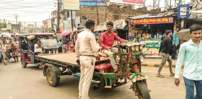 কাকদ্বীপ শহর যানজটমুক্ত রাখতে পদক্ষেপ পুলিশের