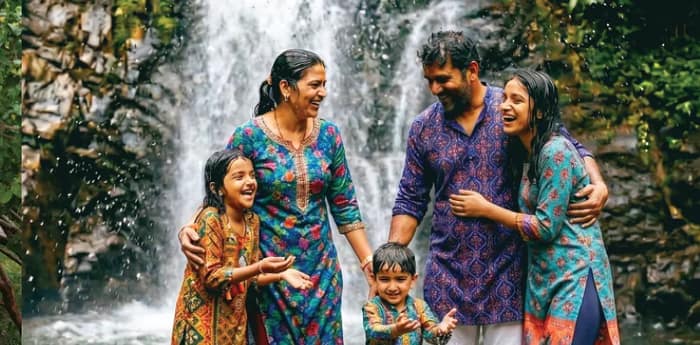 বেড়াতে গিয়ে সমুদ্র-নদী বা ঝরনায় স্নান করা উচিত?