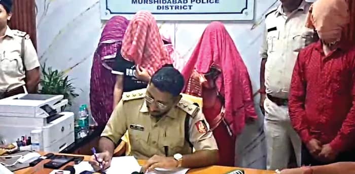 মুর্শিদাবাদের মোতিঝিল এলাকার হোটেলে মধুচক্রের আসর, চার মহিলা ও ম্যানেজার সহ গ্রেপ্তার ৮