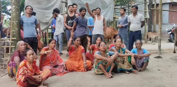 কাটমানি: কোচবিহারজুড়ে তৃণমূল নেতাদের বাড়িতে বিক্ষোভ অব্যাহত