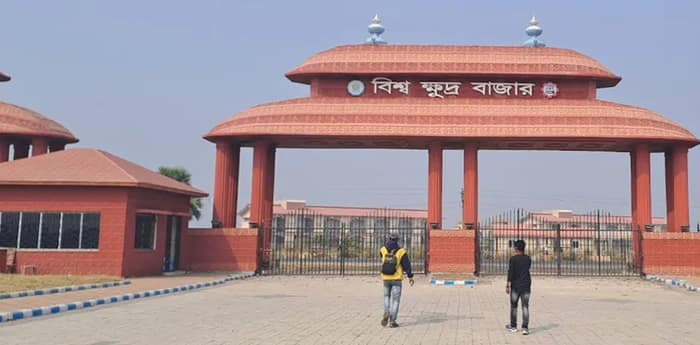 বোলপুরে পড়ে থাকা বিশ্ব ক্ষুদ্র বাজার ঘিরে আশার আলো