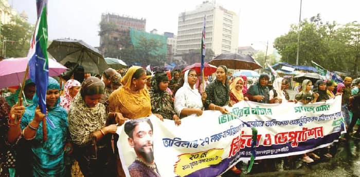 বাদ যাওয়া ভোটারদের নাম যুক্ত করার দাবিতে নৌশাদের মিছিল, স্বারকলিপি