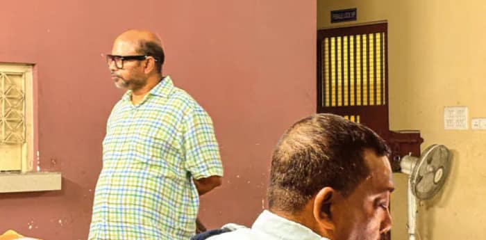 তোলাবাজির অভিযোগে গ্রেপ্তার বরো চেয়ারম্যান রঞ্জন পোদ্দার, বাগুইআটিতে ধৃত দেবরাজ ঘনিষ্ঠ ননী