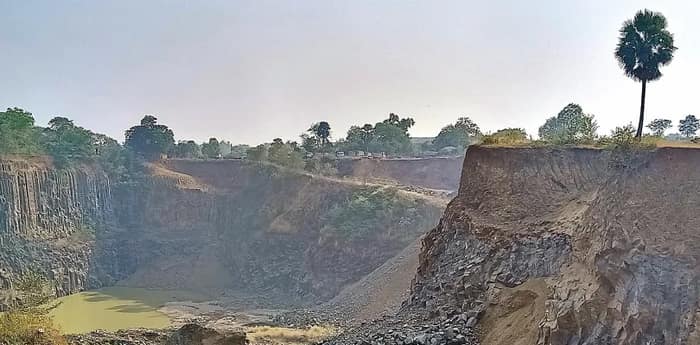 বীরভূম: পাঁচশোর বেশি অবৈধ পাথর খাদান চলছে, এফআইআর প্রশাসনের