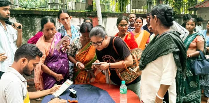 আধারের সঙ্গে মোবাইল নম্বর লিংক, পোস্ট অফিসে ভোর থেকে লাইন