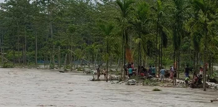 ভুটান পাহাড়ে বৃষ্টির জের, আলিপুরদুয়ারের শালকুমারে ফুলেফেঁপে উঠেছে শিসামারা নদী