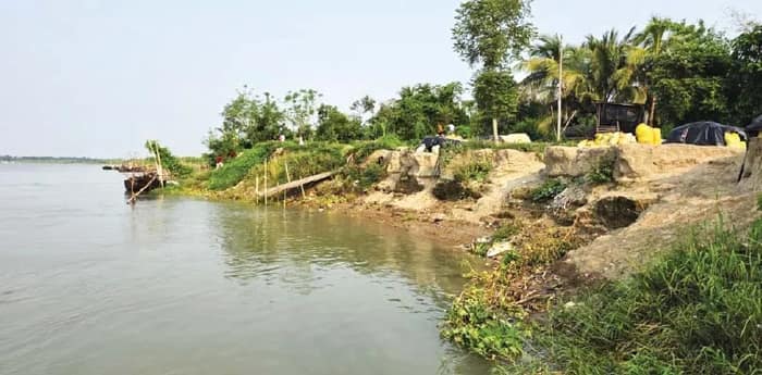 ডবল ইঞ্জিন সরকারের কাছে ভাঙন রোধের দাবি, স্বপ্ন দেখছে সান্যালচর