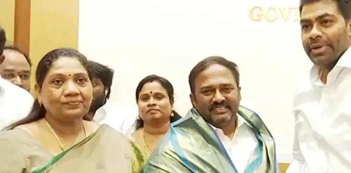 বিধায়ক পদ থেকে ইস্তফা, বিজয়ের দলে যোগ দিল ৩ এআইএডিএমকে নেতা