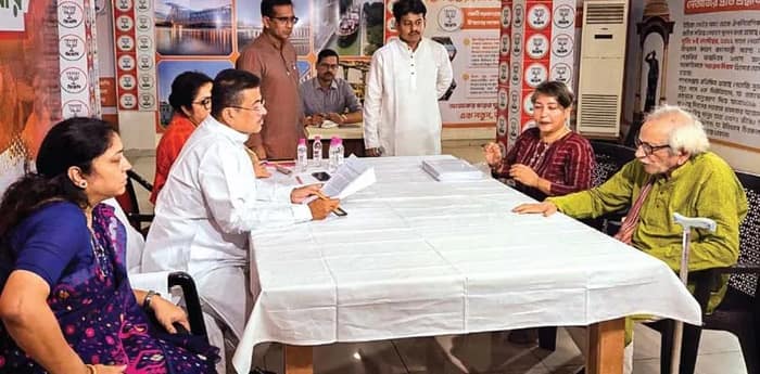 পৈতৃক ভিটে দিয়েও ফ্ল্যাটের বদলে মিলেছে হুমকি, দেখেছেন বন্দুকও, মুখ্যমন্ত্রীর ‘জনতার দরবার’-এ অভিযোগ ভবানীপুরের বৃদ্ধের