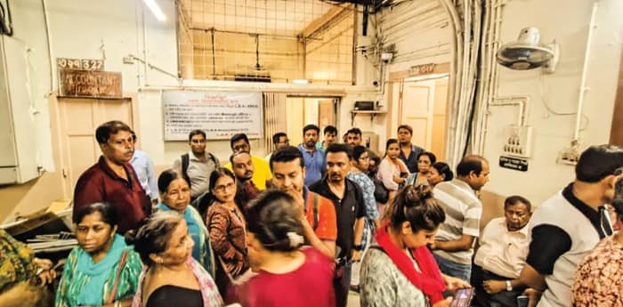 দুশ্চিন্তা নিয়ে বেআইনি নির্মাণের শুনানিতে বেলেঘাটার বাসিন্দারা, কেউ ফ্ল্যাট কিনেছেন পিএফ ভাঙিয়ে, কারও চলছে গৃহঋণ