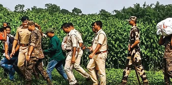 কর্মাধ্যক্ষের ঘরেও টাকা-অস্ত্র, পুর চেয়ারম্যানের জমির নীচে আরও টাকার বস্তা, ট্রলি