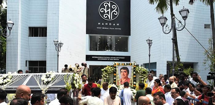 শেষযাত্রায় অনীক