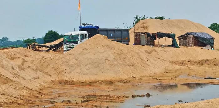 বালি মাফিয়াদের রেয়াত করা হবে না, হুঁশিয়ারি রঘুনাথপুরের বিধায়কের
