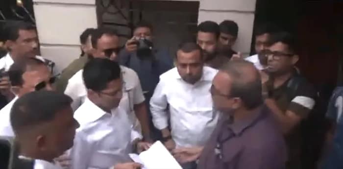 ‘ক্ষমতা থাকলে আমাকে গ্রেপ্তার করে নিয়ে যাক’, পাল্টা চ্যালেঞ্জ ডায়মন্ড হারবারের সাংসদের