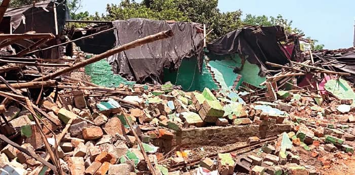 ‘আপনাদের নেতারা এখন কোথায়?’ বিজেপির হকারদের লক্ষ্য করে কটূক্তির ঝড় স্টেশনে