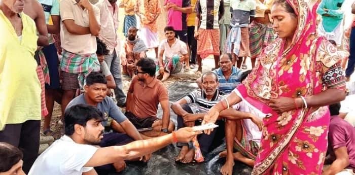 ৪৫ জনকে কাটমানি ফেরত দিলেন নামখানার তৃণমূল পঞ্চায়েত সদস্য