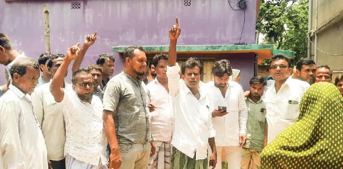 কাটমানি ফেরানোর দাবি,  উত্তাল আমতার চন্দ্রপুর