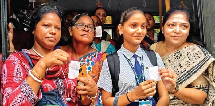 ‘রোজ টাকা বাঁচবে আবার এসি বাসে চড়তেও পারব’, ফ্রি যাত্রায় আপ্লুত মহিলা যাত্রীরা