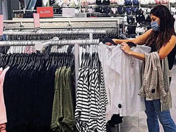 হোলি: নয়া পোশাক সম্ভার ভি মার্টে