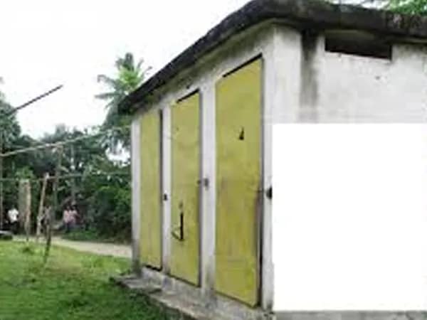 শৌচালয় তৈরিতে বেনিয়ম, বিক্ষোভ গ্রামবাসীদের