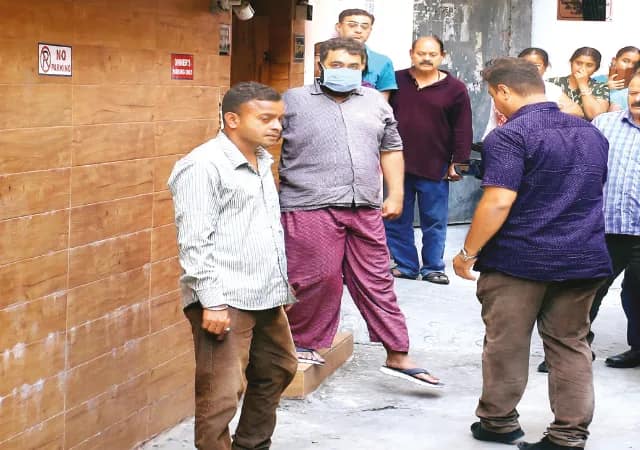ট্যাংরা কাণ্ড: পুনর্নির্মাণ, মেয়ের ঘরে ঢুকে কেঁদে ফেললেন প্রসূন