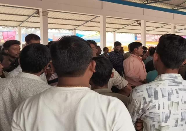 জলপাইগুড়িতে জল্পেশ মেলায় ব্যাপক ঝামেলা চলছে